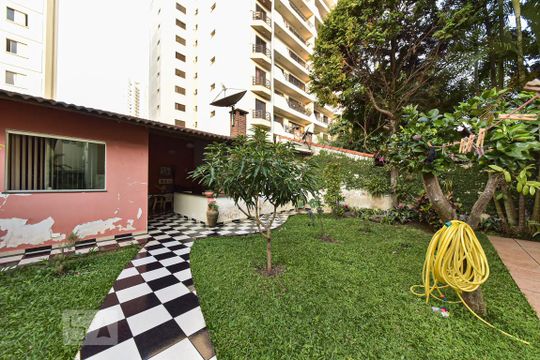 Quintal de casa para alugar com 4 quartos, 550m² em Jardim do Mar, São Bernardo do Campo