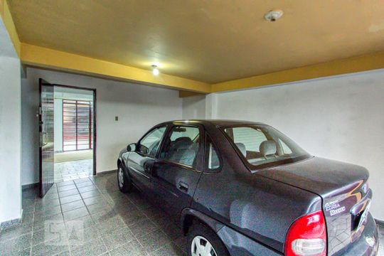 Garagem de casa à venda com 3 quartos, 160m² em Cajuru, Curitiba