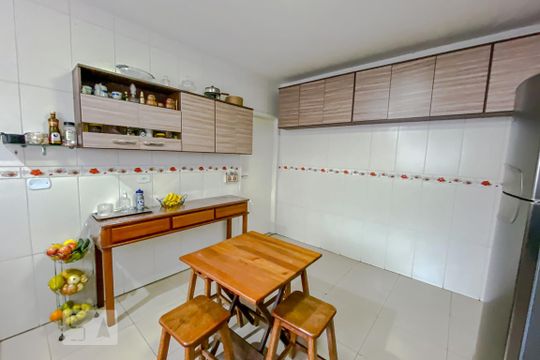 Cozinha de casa à venda com 3 quartos, 215m² em Vila Oratorio, São Paulo