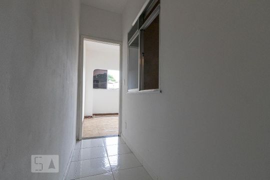 Corredor de casa para alugar com 2 quartos, 55m² em Bento Ribeiro, Rio de Janeiro