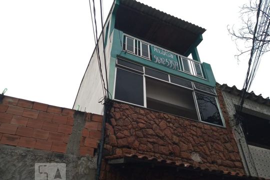 Fachada de casa para alugar com 2 quartos, 55m² em Bento Ribeiro, Rio de Janeiro