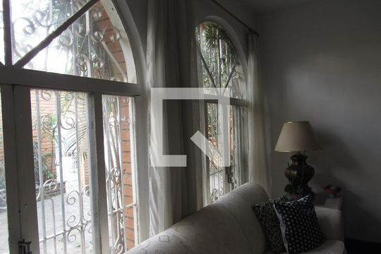 Sala de casa para alugar com 3 quartos, 500m² em Adalgisa, Osasco