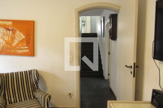 Sala de TV de casa para alugar com 3 quartos, 500m² em Adalgisa, Osasco