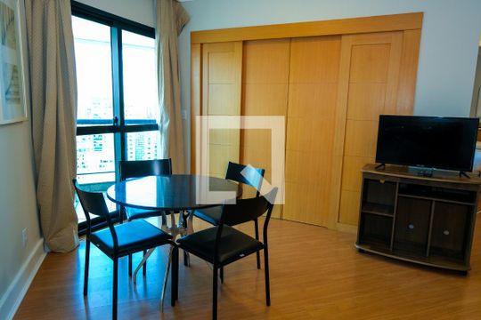 Sala de apartamento para alugar com 2 quartos, 65m² em Paraíso, São Paulo