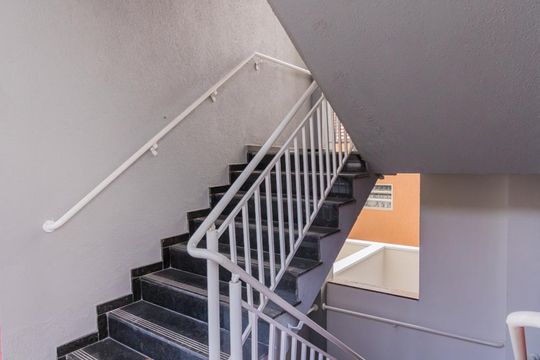 Escada de apartamento à venda com 2 quartos, 42m² em Parque Boturussu, São Paulo