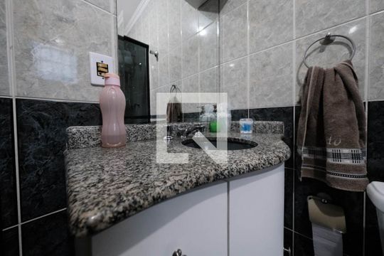 Banheiro da Suíte de casa para alugar com 3 quartos, 143m² em Parque Boturussu, São Paulo