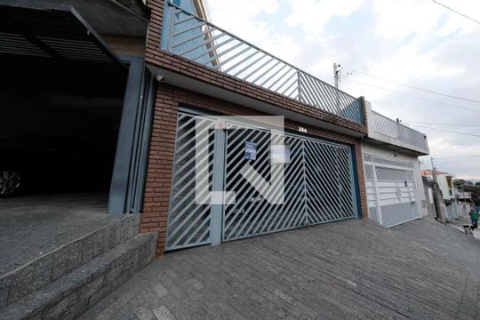 Fachada de casa para alugar com 3 quartos, 143m² em Parque Boturussu, São Paulo