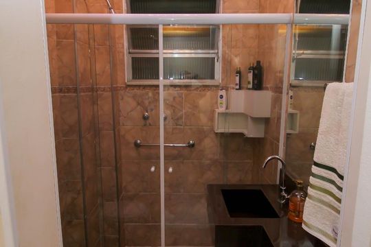 Banheiro Social de kitnet/studio à venda com 1 quarto, 27m² em Glória, Rio de Janeiro