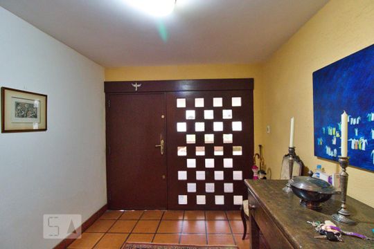 Acesso da Garagem de casa à venda com 4 quartos, 436m² em Jardim Guedala, São Paulo
