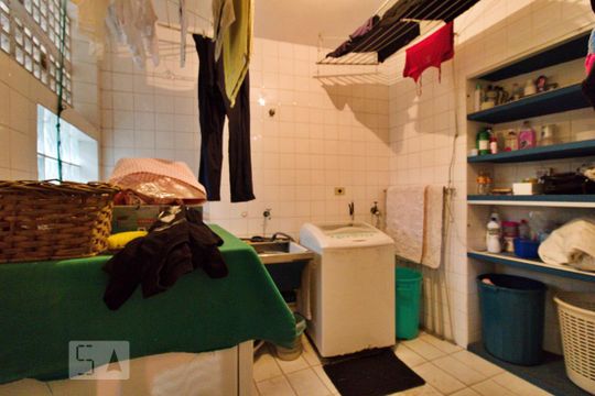 Área de Serviço de casa à venda com 4 quartos, 436m² em Jardim Guedala, São Paulo