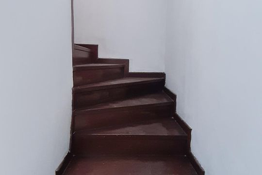 Escadas de casa à venda com 2 quartos, 130m² em Parque Sao Domingos, São Paulo