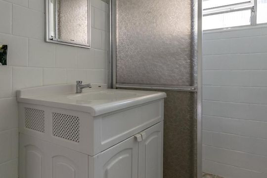 Banheiro de apartamento para alugar com 1 quarto, 50m² em Olaria, Rio de Janeiro
