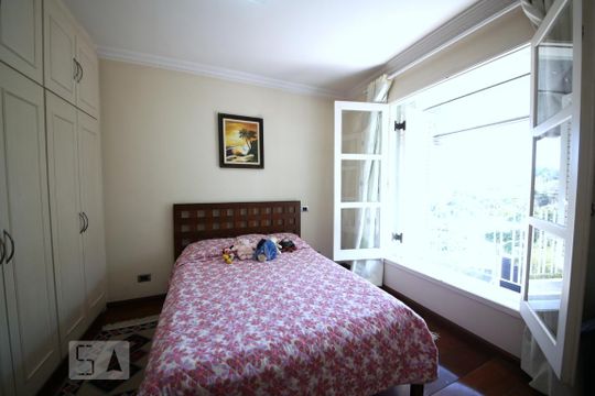 Suíte de casa à venda com 3 quartos, 350m² em Brooklin Paulista, São Paulo
