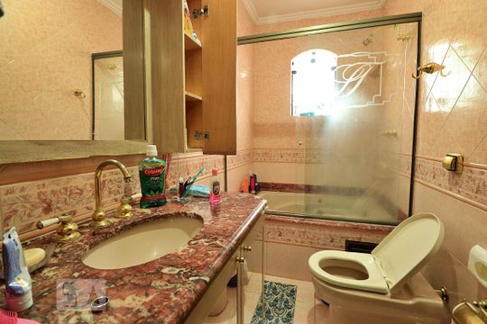 Banheiro do Quarto 1 e Quarto 2 de casa à venda com 4 quartos, 300m² em Utinga, Santo André