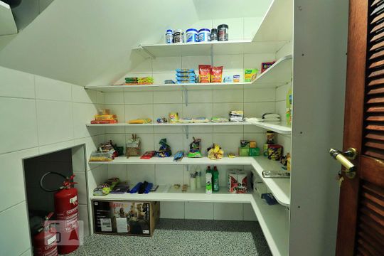 Despensa da Cozinha de casa à venda com 4 quartos, 300m² em Utinga, Santo André