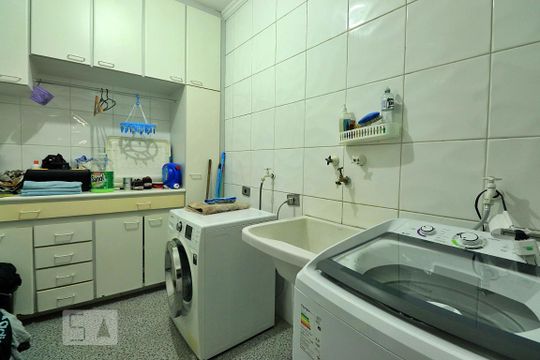 Área de Serviço de casa à venda com 4 quartos, 300m² em Utinga, Santo André