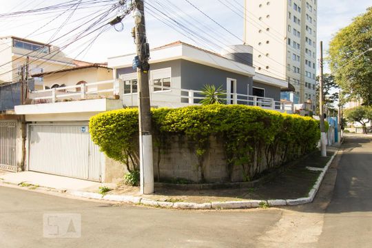 Fachada de casa à venda com 5 quartos, 250m² em Vila Brasílio Machado, São Paulo
