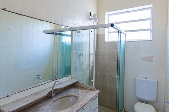 Banheiro de apartamento à venda com 4 quartos, 140m² em Ingá, Niterói