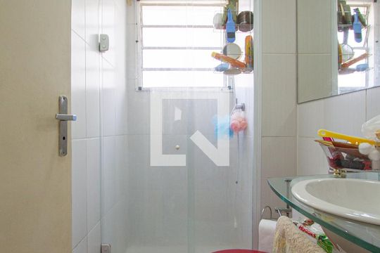 Banheiro de apartamento à venda com 2 quartos, 49m² em São Pedro, Osasco
