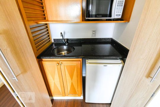 Cozinha de apartamento para alugar com 1 quarto, 35m² em Pinheiros, São Paulo