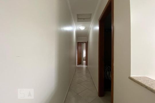 Corredor de casa à venda com 3 quartos, 146m² em Jardim Monte Kemel, São Paulo