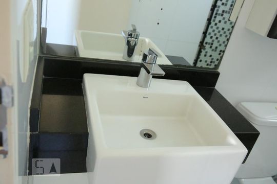 Banheiro de apartamento para alugar com 3 quartos, 65m² em Aclimação, São Paulo