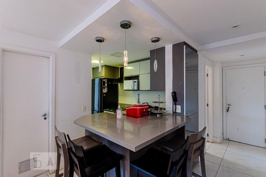 Cozinha  de apartamento para alugar com 2 quartos, 65m² em Camboinhas, Niterói