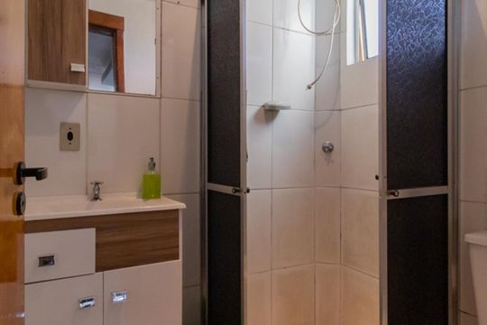 Banheiro de apartamento para alugar com 2 quartos, 43m² em São João Batista, São Leopoldo