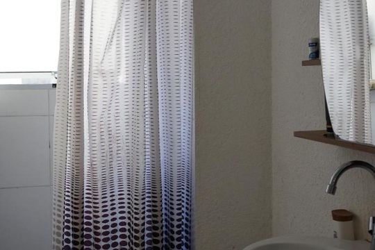 Banheiro de apartamento à venda com 2 quartos, 40m² em Cavalhada, Porto Alegre