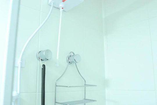 Chuveiro Banheiro Kitnet de apartamento à venda com 1 quarto, 25m² em Liberdade, São Paulo