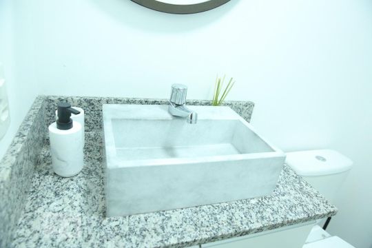 Pia Banheiro Kitnet de apartamento à venda com 1 quarto, 25m² em Liberdade, São Paulo