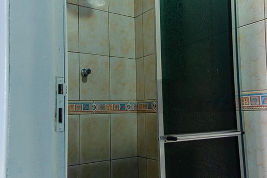 Banheiro da Suíte de casa à venda com 3 quartos, 150m² em Rio Branco, Canoas