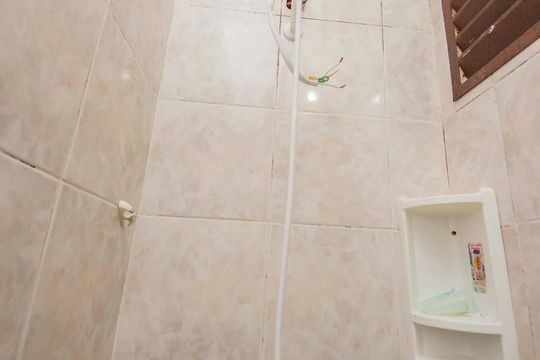 Banheiro  de apartamento à venda com 1 quarto, 46m² em Vila Ipiranga, Porto Alegre