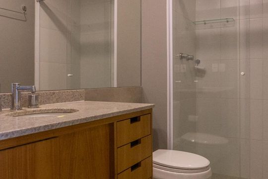 Banheiro de apartamento para alugar com 1 quarto, 52m² em Barra Funda, São Paulo