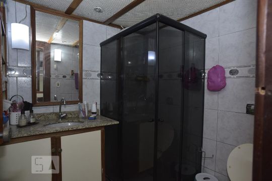 Banheiro de casa para alugar com 2 quartos, 225m² em Tanque, Rio de Janeiro