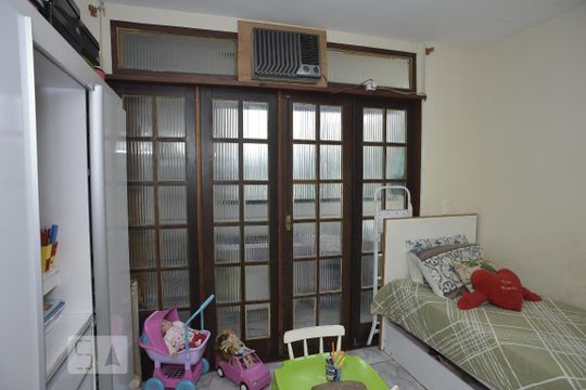Quarto  de casa para alugar com 2 quartos, 225m² em Tanque, Rio de Janeiro