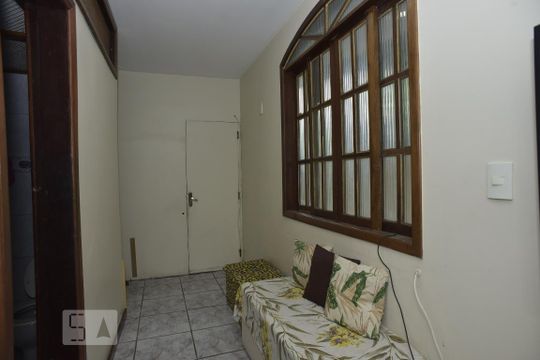 Sala de casa para alugar com 2 quartos, 225m² em Tanque, Rio de Janeiro