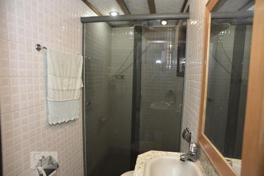 Banheiro da Suíte de casa para alugar com 2 quartos, 225m² em Tanque, Rio de Janeiro