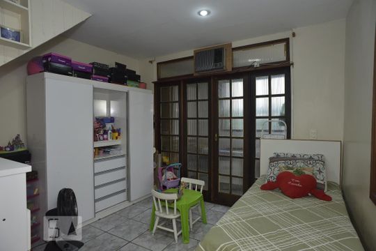 Quarto  de casa para alugar com 2 quartos, 225m² em Tanque, Rio de Janeiro