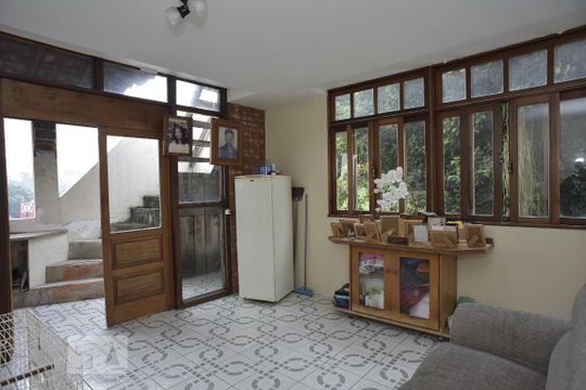 Hall segundo andar de casa para alugar com 2 quartos, 225m² em Tanque, Rio de Janeiro