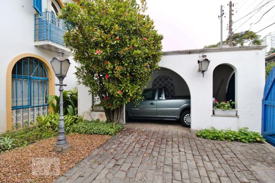 Garagem de casa para alugar com 3 quartos, 350m² em Vila Tramontano, São Paulo