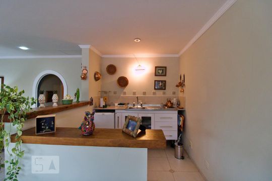 Sala Intima de casa para alugar com 3 quartos, 350m² em Vila Tramontano, São Paulo