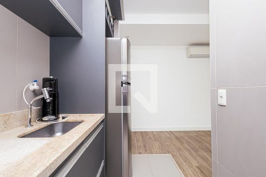 Cozinha de apartamento para alugar com 1 quarto, 46m² em Bela Vista, São Paulo