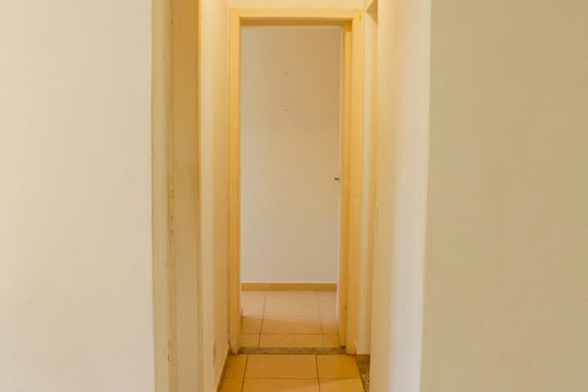 corredor para quarto e banheiro social de casa à venda com 2 quartos, 65m² em Andaraí, Rio de Janeiro