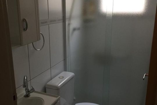 Banheiro de casa de condomínio à venda com 3 quartos, 110m² em Parque Fongaro, São Paulo