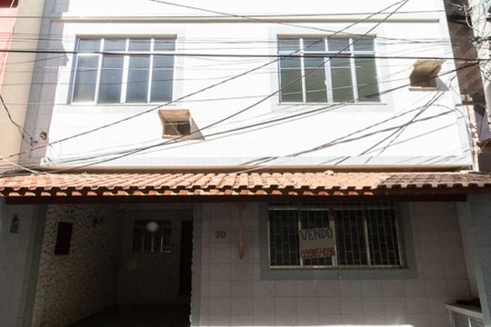 Fachada de casa de condomínio à venda com 3 quartos, 123m² em Encantado, Rio de Janeiro