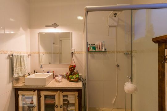 Banheiro de apartamento à venda com 3 quartos, 91m² em Rio Branco, Porto Alegre