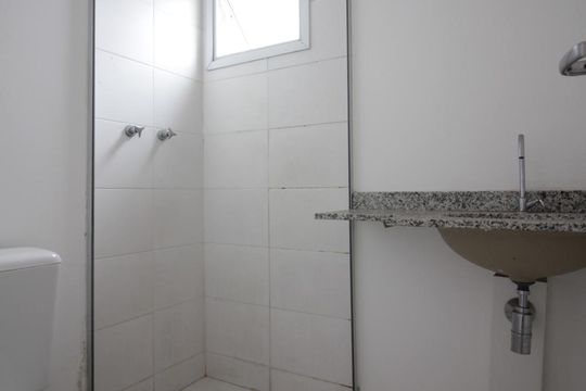 Banheiro da suíte de apartamento para alugar com 2 quartos, 70m² em Jardim Parque Morumbi, São Paulo