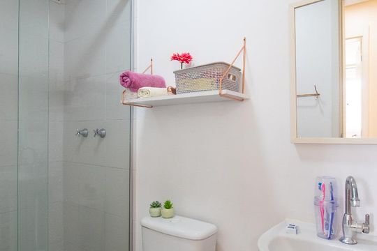 Banheiro de apartamento à venda com 2 quartos, 51m² em Sarandi, Porto Alegre