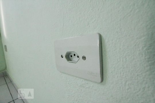 detalhe quarto de kitnet/studio para alugar com 1 quarto, 40m² em Vila Palmeiras, São Paulo